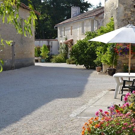 Le Moulin De Lusseau Bed & Breakfast Chef-Boutonne Dış mekan fotoğraf
