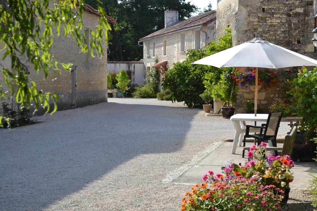Le Moulin De Lusseau Bed & Breakfast Chef-Boutonne Dış mekan fotoğraf